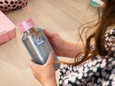 Topmodel Round name labels