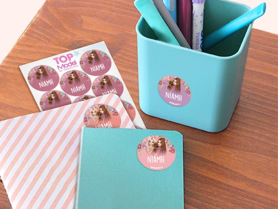 Topmodel Round name labels