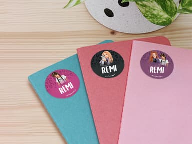 Topmodel Round name labels